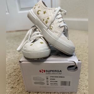 Superga little girls white and gold embroidered sneakers. With box. Size 11 🌟